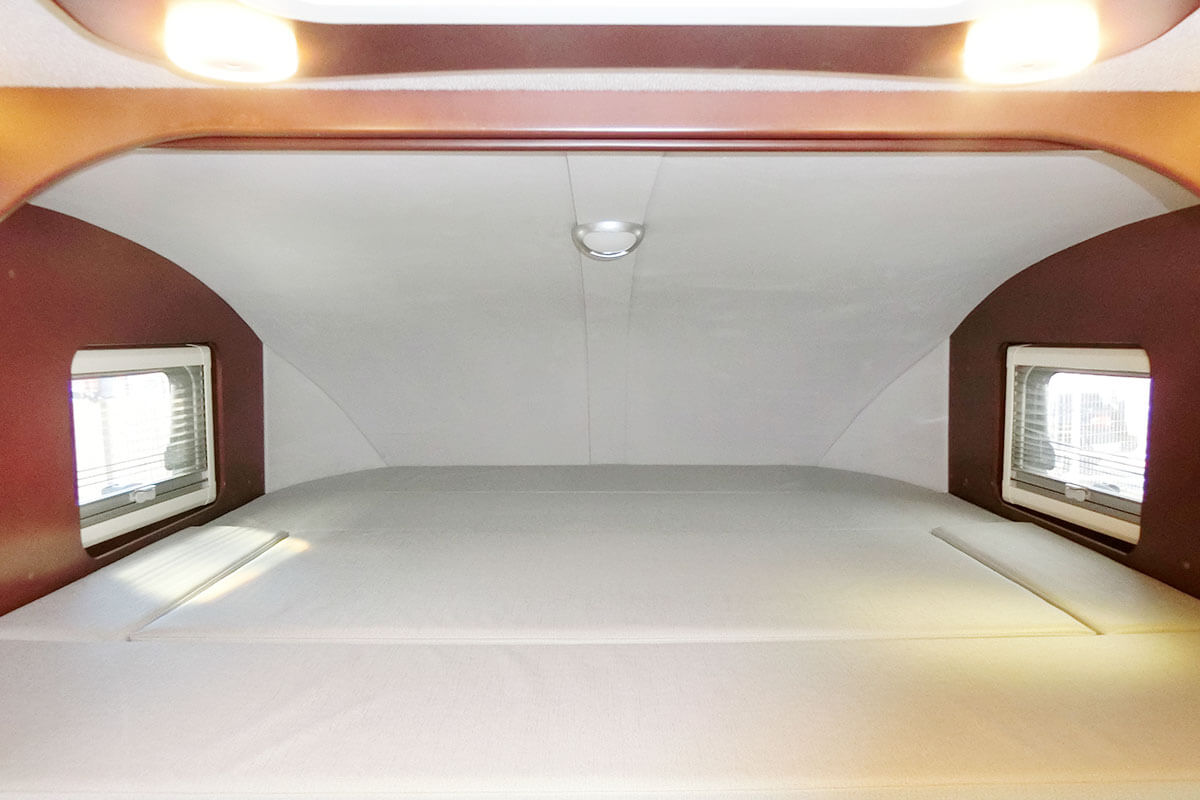 King-legend:Bank bed