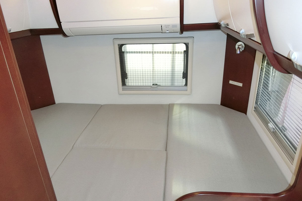 King-legend:Semi-double bed