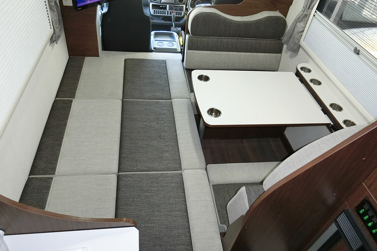 Wohn-DC:sunken-hut-style (e.g. Japanese-style)